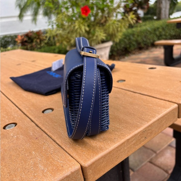 BNWT J.McLaughlin Navy Leather & Wicker shoulder/Crossbody bag - Picture 3 of 12